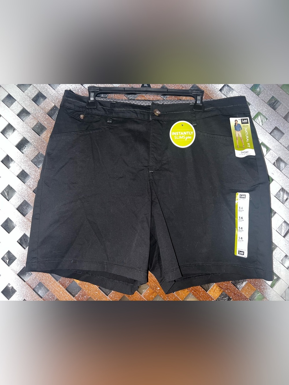 NWT Lee Natural Fit  Sliming Womens Black Flat-Front Shorts sz 14